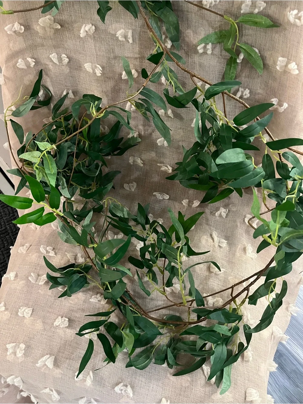 Realistic Green Foliage Garland - Lush Ivy Vine